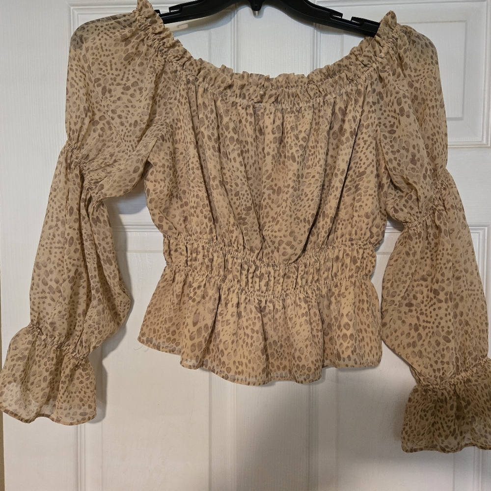 EUC WAYF OFF SHOULDER ANIMAL PRINT TOP, SIZE LARGE